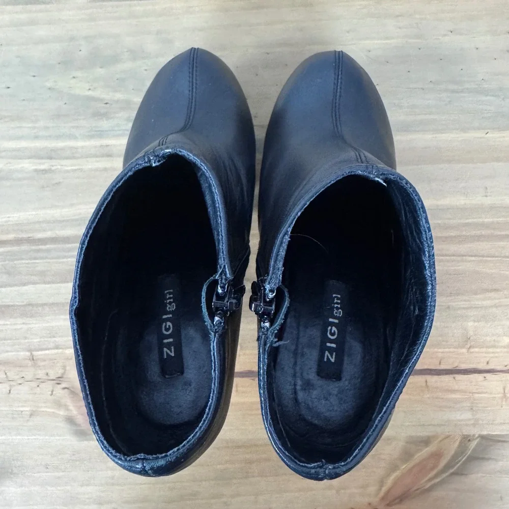 2010s Tumblr grunge girl black leather platform booties Zigi Soho size 6
